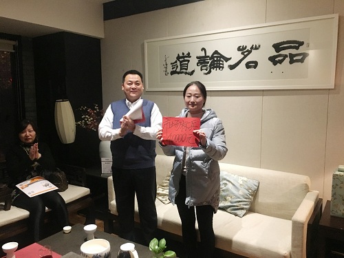 “天上不會(huì)掉餡餅，擼起袖子加油干” ——2017年度TST營(yíng)銷中心表彰大會(huì)